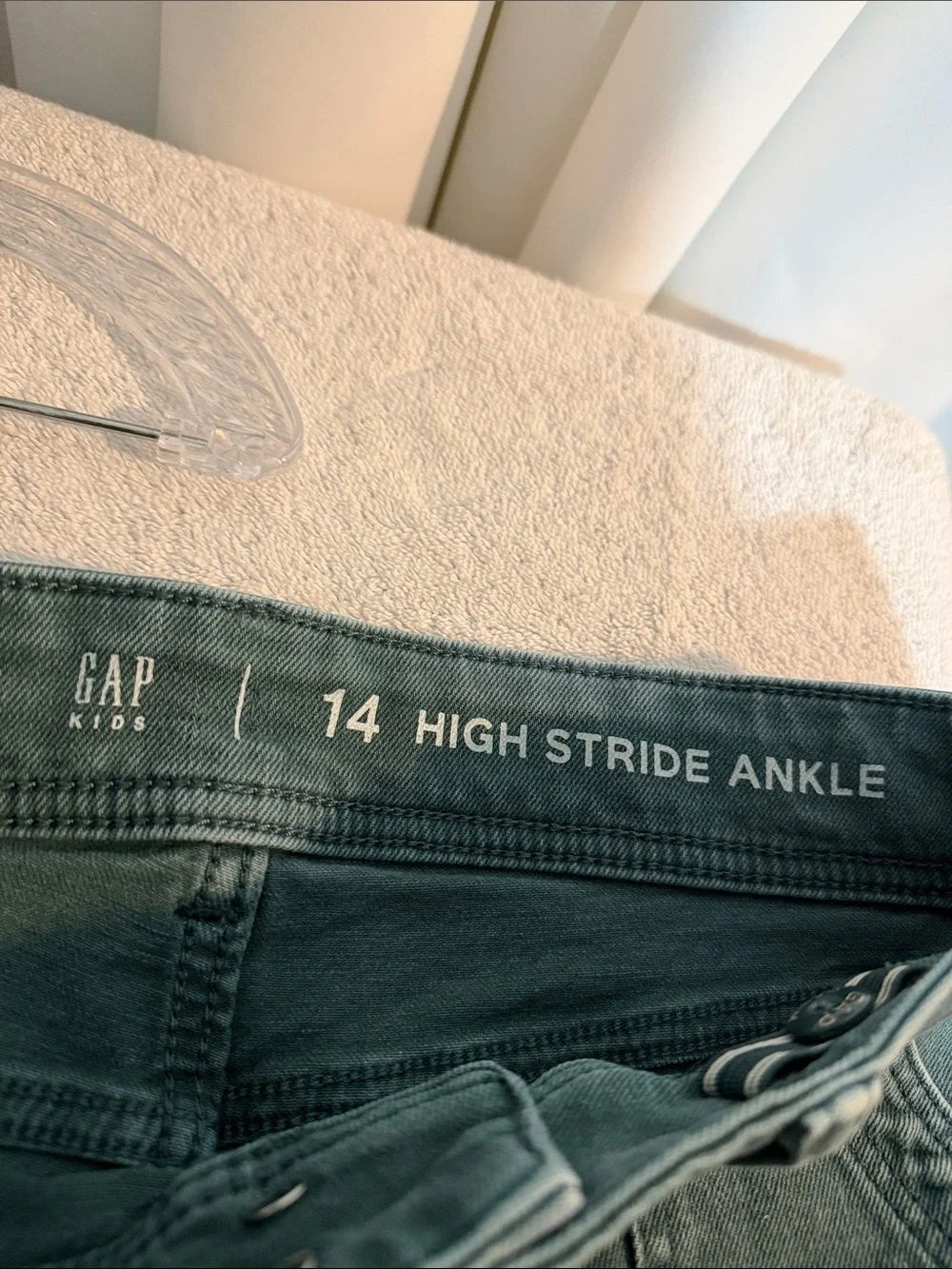 GAP Wide-Leg High-Rise Jeans in Olive Green B4